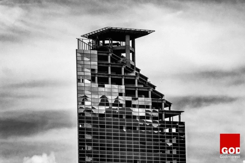 The "Tower of David" can be seen from practically anywhere in Caracas. The tower has 46 floors