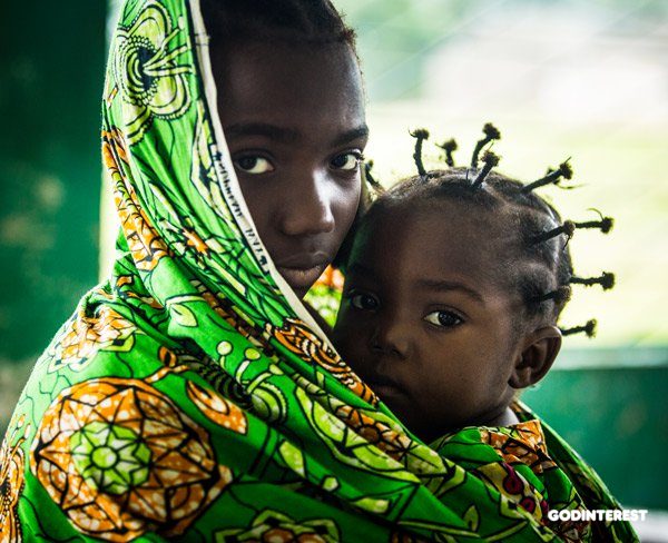 This young girl from the Democratic Republic of Congo brought her younger sister to a health center to have a malnutrition screening, after being driven from their home and community during a violent conflict between the government and anti-government militia. Photo by Vincent Tremeau, UNICEF